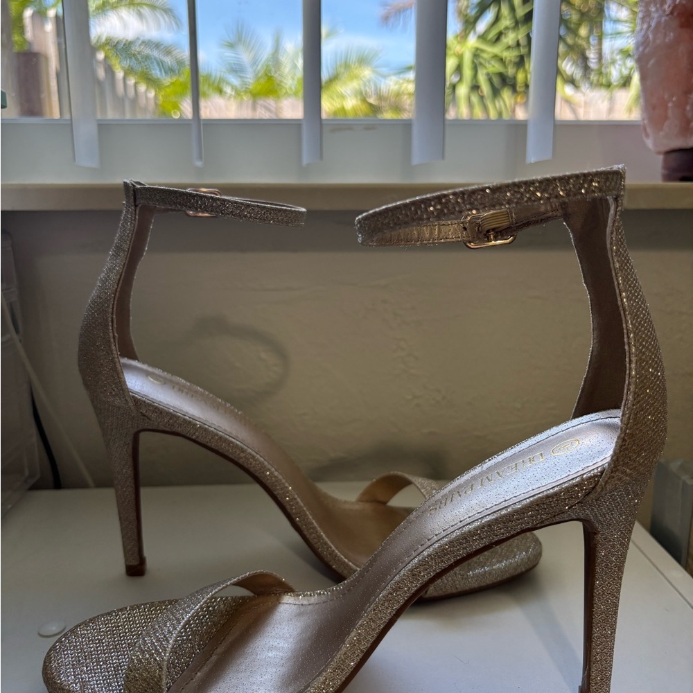 Dream Paris Gold Glitter Heels